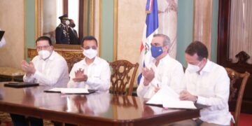 Gobierno firma acuerdo para digitalizar procesos de zonas francas