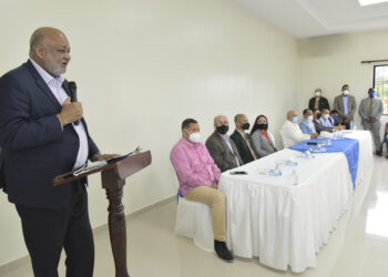 Ministro de Educación anuncia contratación de internet para escuelas