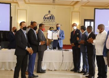 Gobierno aprueba dos mil millones de pesos en obras para San Cristóbal