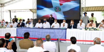 Presidente «La Salud en República Dominicana va a cambiar y anuncia construcción  hospital en Mao