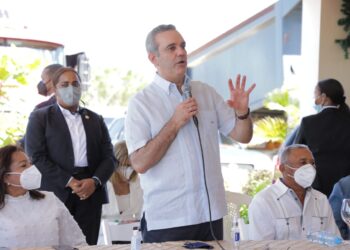 Luis Abinader anuncia la construcción de un ingenio de alcohol en el municipio de Guerra