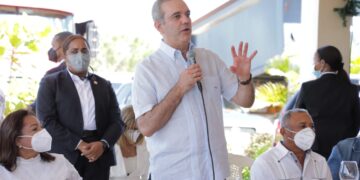 Luis Abinader anuncia la construcción de un ingenio de alcohol en el municipio de Guerra