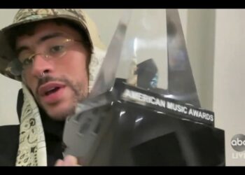 Bad Bunny da positivo al COVID-19