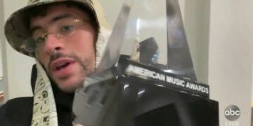 Bad Bunny da positivo al COVID-19