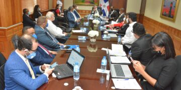 Senadores tratan el Proyecto de Ley de Control de Expendió, Suministro y Consumo de Bebidas Alcohólicas con representantes de instituciones gubernamentales