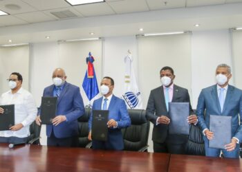 Educación y sector eléctrico firman acuerdo para “un año escolar con energía”