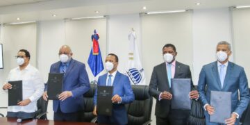 Educación y sector eléctrico firman acuerdo para “un año escolar con energía”