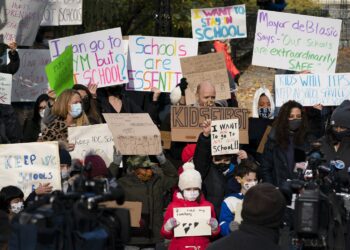 Nueva York vuelve a reabrir las escuelas públicas con test semanales de covid-19