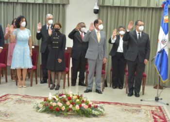 El presidente del Senado de la República posesiona  los nuevos miembros de la Junta Central Electoral