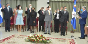 El presidente del Senado de la República posesiona  los nuevos miembros de la Junta Central Electoral