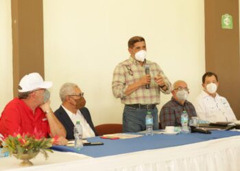Gobierno busca garantizar producción nacional de leche