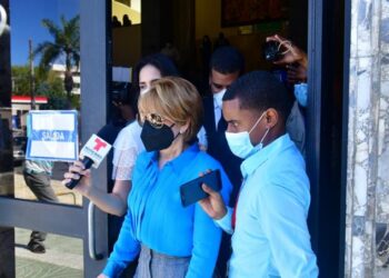 Lucía Medina dice  no le permitieron la entrada a la cárcel donde están sus dos hermanos