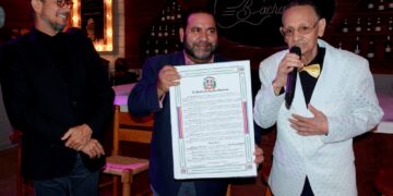 El Senado de la República reconoce al bachatero Luis Segura por su 56 años de carrera musical