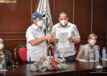 Gobierno entrega recursos para construcción mercado Puerto Plata