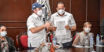 Gobierno entrega recursos para construcción mercado Puerto Plata