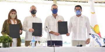 Gobierno, BID y ASONAHORES acuerdan rescate de 35 playas; crean fondo de US$11.8 MM para mitigar  el sargazo