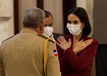 En un acto simbólico, el presidente Abinader entrega más de 500 carnets premium del SENASA a los miembros del CUSEP