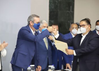 Gobierno entrega RD$134 millones para obras a cargo de alcaldías de  la provincia de Santiago