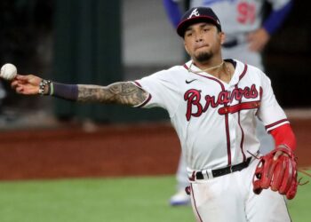 Johan Camargo firma por un año con Bravos