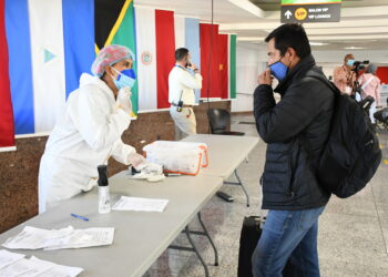 Ministerio de Salud informa reforzarán  medidas en  aeropuertos del país por llegada masiva de ciudadanos