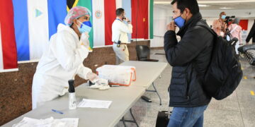 Ministerio de Salud informa reforzarán  medidas en  aeropuertos del país por llegada masiva de ciudadanos