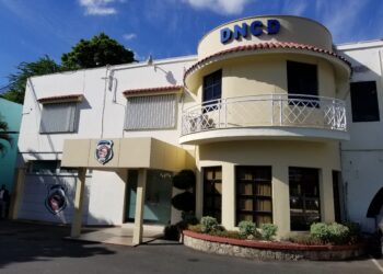 Apresan a cinco hombres que transportaban un kilo de cocaína oculto en vehículos