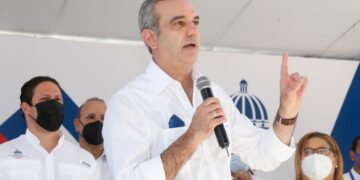 Presidente Abinader anuncia 1600 viviendas para Azua y entrega centro de aislamiento para pacientes de Covid-19
