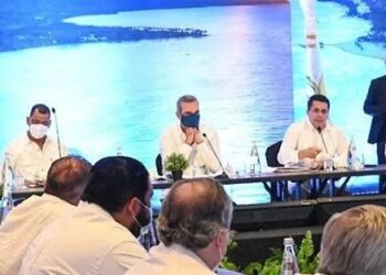 Ministro de Turismo, llama a reforzar medidas sanitarias en hoteles y aeropuertos