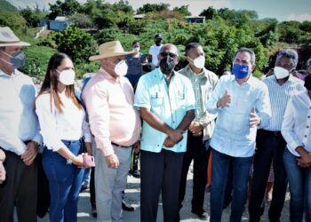 Comisión de Obras Públicas  del Senado realiza descenso en Peravia