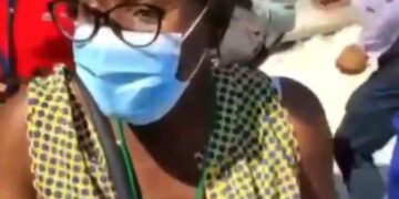 Seguridad Presidencial arresta hombre sospechoso de robar a periodista durante acto en Azúa.