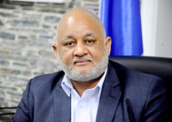 El ministro de Educación se reintegra a sus labores luego de superar la covid-19