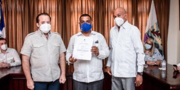 Gobierno deposita fondos para obras municipales en Barahona