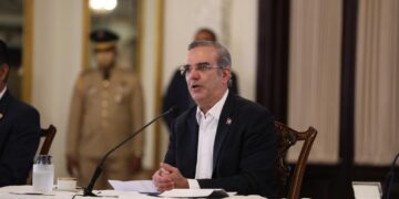 Presidente exhorta a la población mantener el orden ante COVID-19