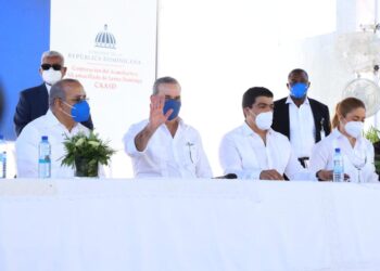 Gobierno entrega 72 apartamentos a familias cañada Los Platanitos