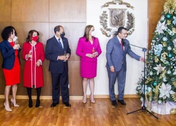 JCE da la bienvenida a la Navidad con encendido de arbolito  basado en «principios y solidaridad»