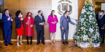 JCE da la bienvenida a la Navidad con encendido de arbolito  basado en «principios y solidaridad»