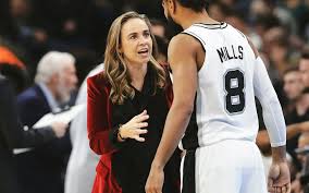 Becky Hammon se convierte en la primera mujer  en dirigir a un equipo de la NBA