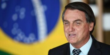 Bolsonaro anuncia eliminación de impuesto para importar pistolas y revólveres