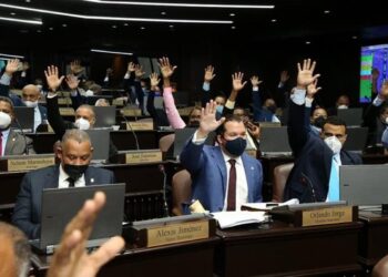 Diputados convierten en ley la prohibición de matrimonio entre menores de 18 años