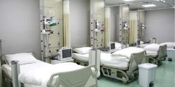 Hospitales públicos habilitan nuevas camas para COVID-19