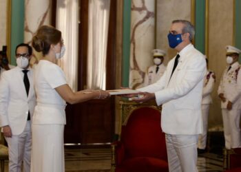 Presidente Abinader recibe cartas credenciales embajadores Panamá y Turquía