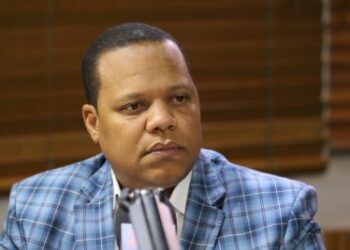 Eddy Alcántara insta a legisladores apoyar iniciativa del presidente Abinader para eliminar «barrilito y cofrecito»