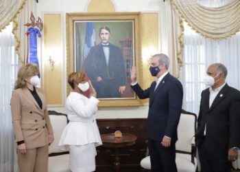 Luis Abinader juramenta a Luz del Alba Jiménez como nueva ministra de la Juventud