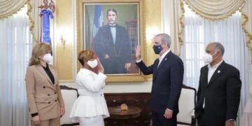 Luis Abinader juramenta a Luz del Alba Jiménez como nueva ministra de la Juventud
