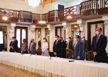 Vicepresidenta anuncia decreto que establece toque de queda desde las 7:00 P.M hasta las 5:00 A.M en seis provincias