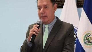 El Salvador  aísla viajero con  covid-19