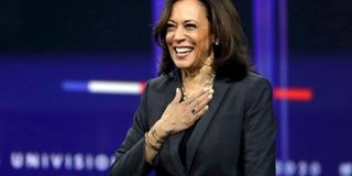 Kamala Harris renuncia del Senado para ser vicepresidenta