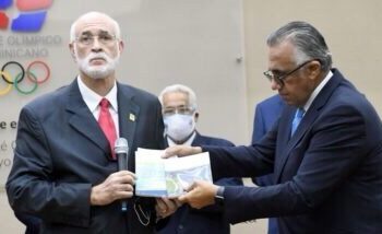 Luisín Mejía  le pasa el mando a Antonio Acosta, nuevo presidente del comité Olímpico Dominicano