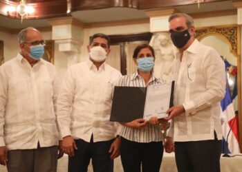 Gobierno entrega títulos de propiedad definitivos a 2,789 personas