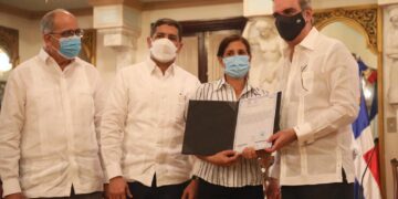 Gobierno entrega títulos de propiedad definitivos a 2,789 personas